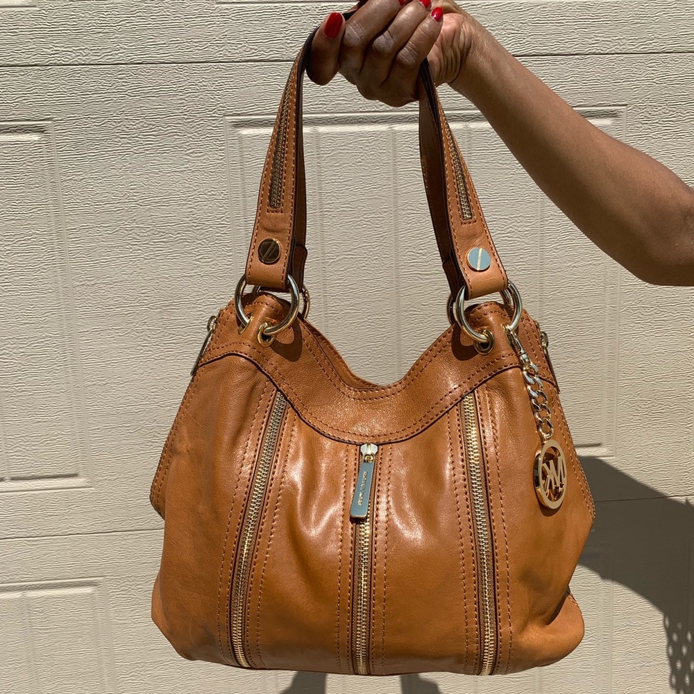 Michae Kors Moxley Medium Shoulder Tote
